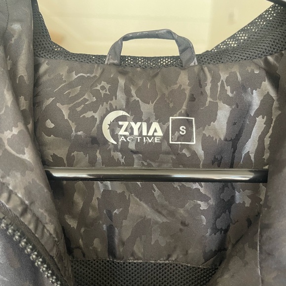 ZYIA Jacket - Picture 5 of 6